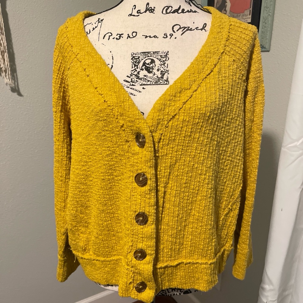 Two by Vince Camuto Mustard Yellow Button-Front V-Neck Cardigan